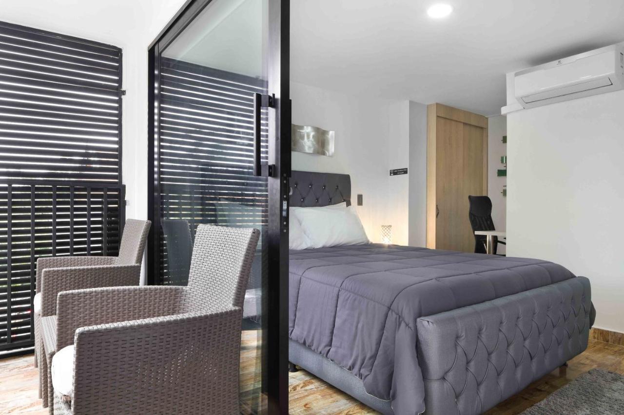 Miracle Aparthotel Medellin Exterior photo